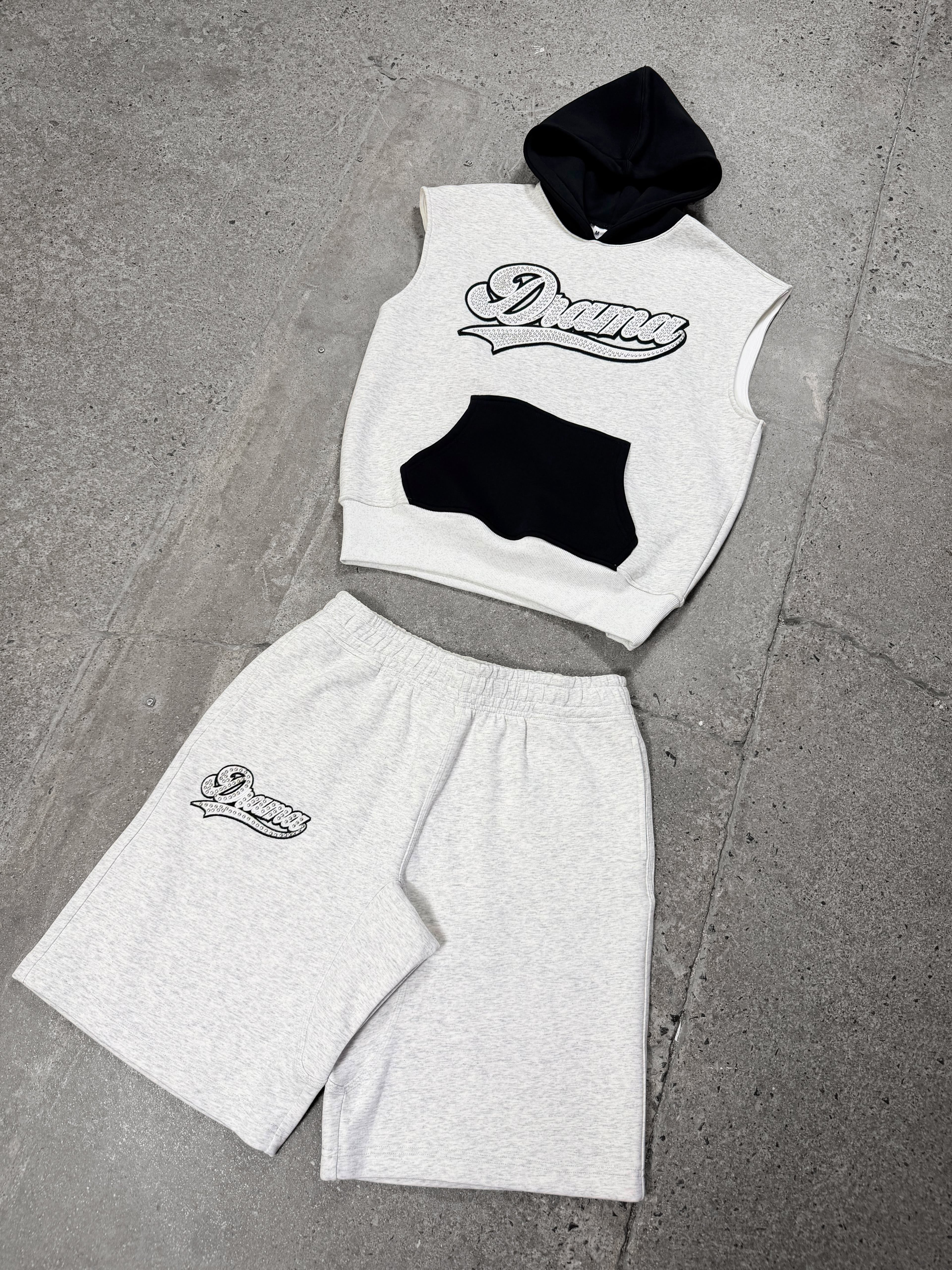 STUD SCRIPT VEST HOOD - Image 3